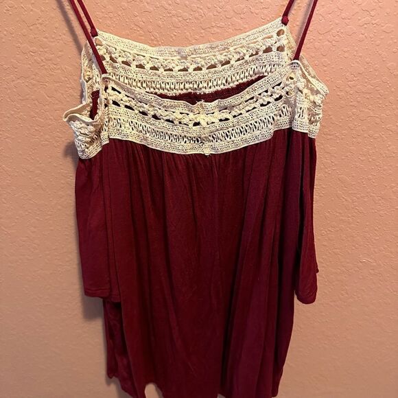 Free Kisses Red and white lace blouse - Picture 2 of 9